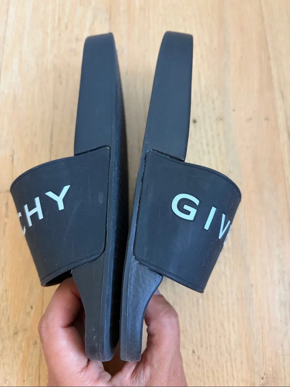 Givenchy Logo Slide size 35